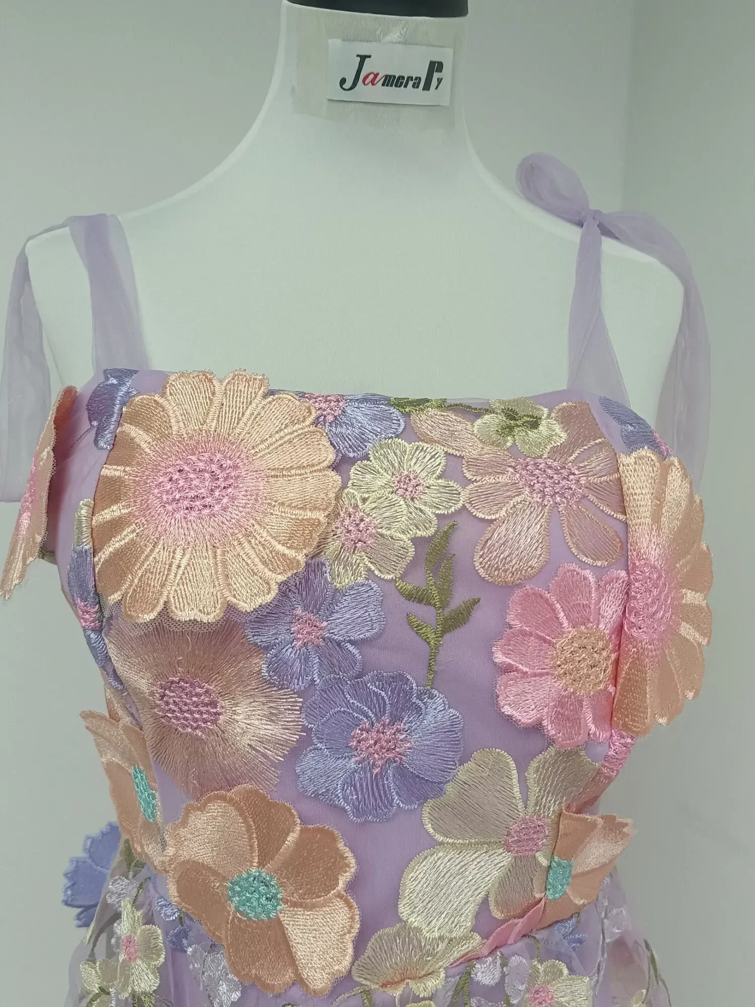 นักออกแบบแบรนด์ชุดราตรีวันหยุด - Summer Zara บทวิจารณ์และราคา