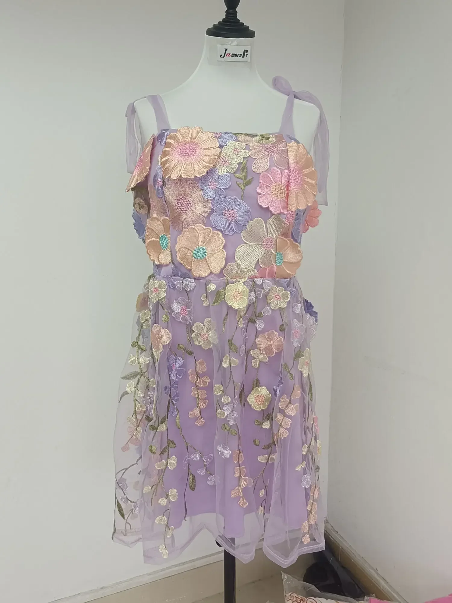 นักออกแบบแบรนด์ชุดราตรีวันหยุด - Summer Zara บทวิจารณ์และราคา